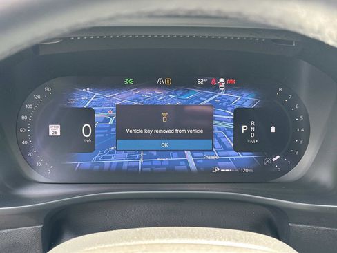 Used 2025 Volvo XC40 B5 Core w/ Climate Package image 10