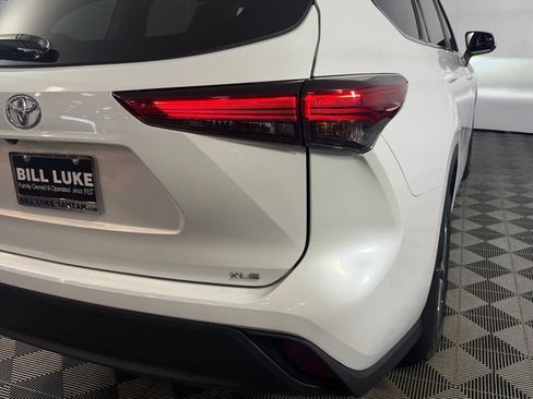 Used 2023 Toyota Highlander XLE FWD image 13
