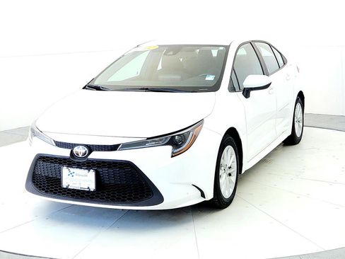 Certified 2022 Toyota Corolla LE w/ LE Convenience Package image 2