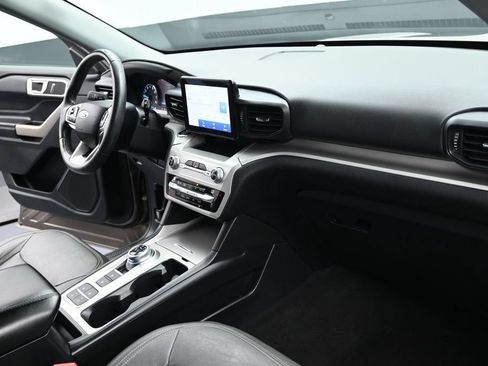 Used 2021 Ford Explorer XLT RWD image 36