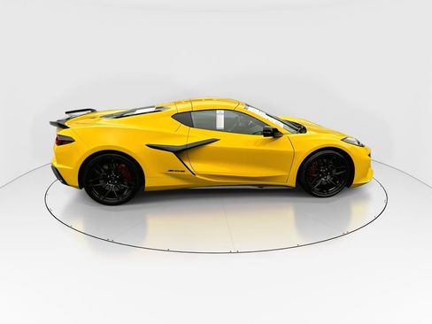 Used 2025 Chevrolet Corvette Z06 RWD image 9