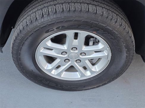 Used 2023 Jeep Grand Cherokee Laredo w/ Luxury Tech Group I image 32