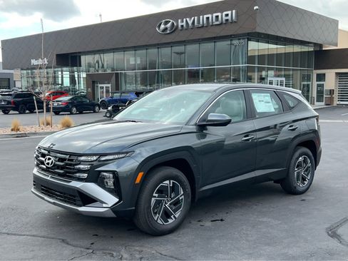 New 2026 Hyundai Tucson Blue SE image 1