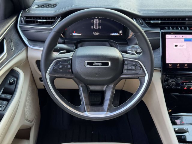 Used 2024 Jeep Grand Cherokee Limited AWD/4WD image 13