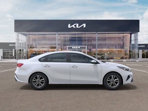 Used 2024 Kia Forte LXS w/ LXS Technology Package FWD image 9