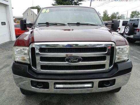 Used 2006 Ford F250 XLT AWD/4WD image 4
