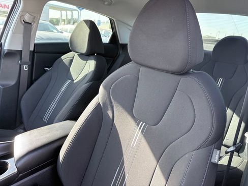 Used 2023 Hyundai Elantra SEL w/ Convenience Package FWD image 10