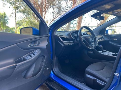 Used 2017 Chevrolet Volt LT w/ Comfort Package image 11