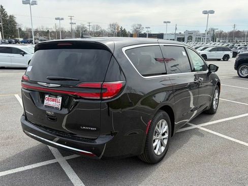 New 2026 Chrysler Pacifica Limited w/ Uconnect Theater Family Group FWD image 45