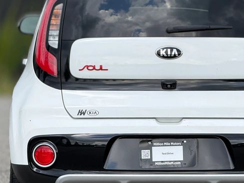 Used 2017 Kia Soul ! FWD image 13