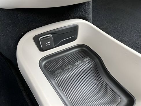 Used 2024 Chrysler Pacifica Touring-L image 48