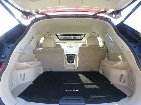 Used 2018 Nissan Rogue SV w/ Sun & Sound Touring Package image 17