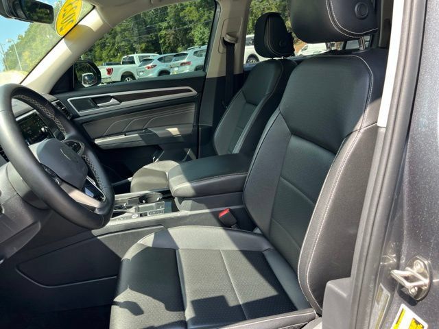 Used 2023 Volkswagen Atlas SE w/ Panoramic Sunroof Package FWD image 8