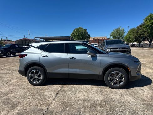 Used 2024 Chevrolet Blazer LT w/ Convenience Package FWD image 6