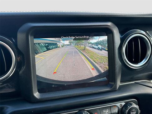 Used 2020 Jeep Wrangler Unlimited Sahara image 15