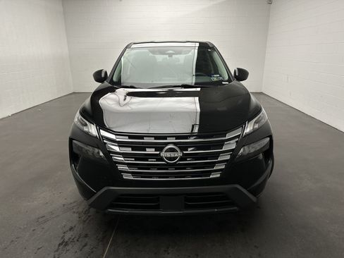Used 2024 Nissan Rogue S AWD/4WD image 3