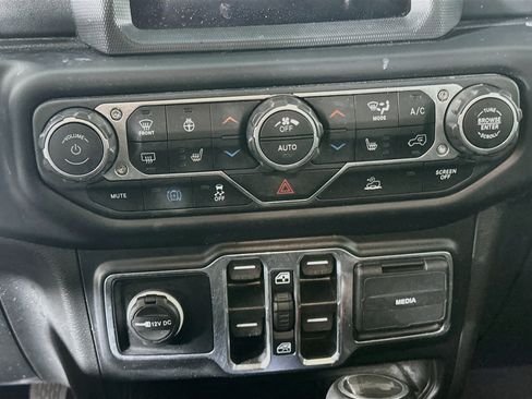 Used 2023 Jeep Wrangler Unlimited Sahara w/ Cold Weather Group AWD/4WD image 23