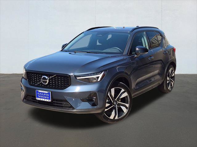 Used 2026 Volvo XC40 B5 Plus AWD/4WD image 1