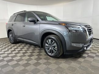 Used 2024 Nissan Pathfinder SV video 2