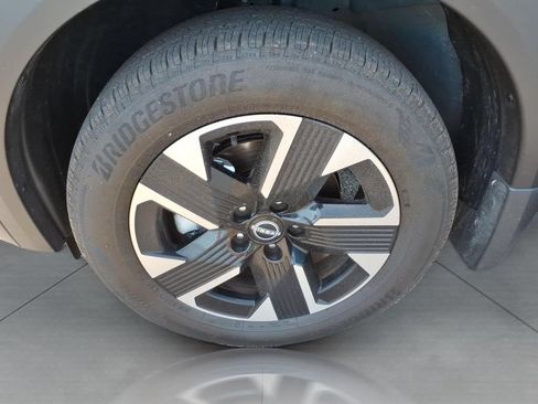 Used 2025 Nissan Kicks SR FWD image 9