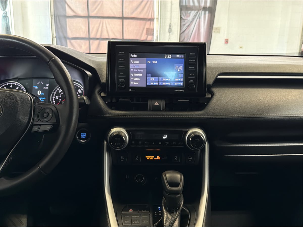 Used 2021 Toyota RAV4 XLE w/ XLE Grade Weather Package AWD/4WD image 17