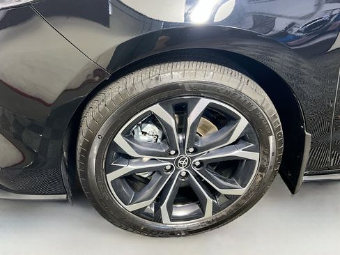 Used 2025 Toyota Sienna Platinum image 13