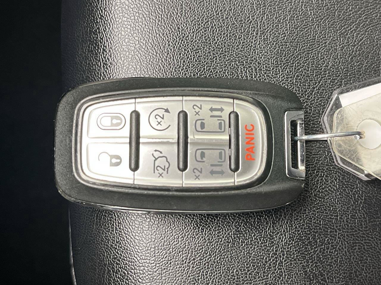 Used 2024 Chrysler Pacifica Limited FWD image 27