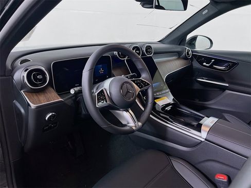 New 2025 Mercedes-Benz GLC 300 4MATIC image 9