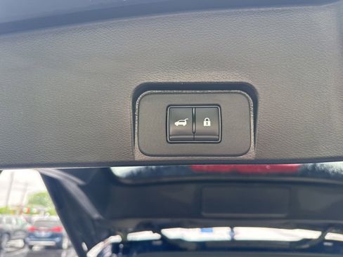 Used 2024 Nissan Rogue SV AWD/4WD image 13