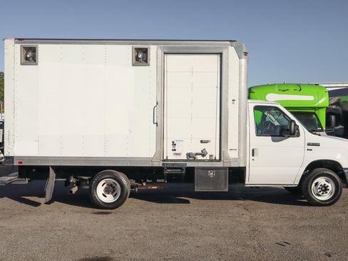 Used 2016 Ford E-350 and Econoline 350 Super Duty image 11