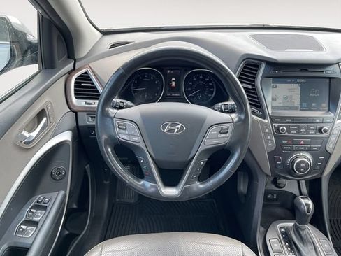 Used 2017 Hyundai Santa Fe AWD image 12