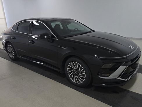 Used 2024 Hyundai Sonata Limited FWD image 2