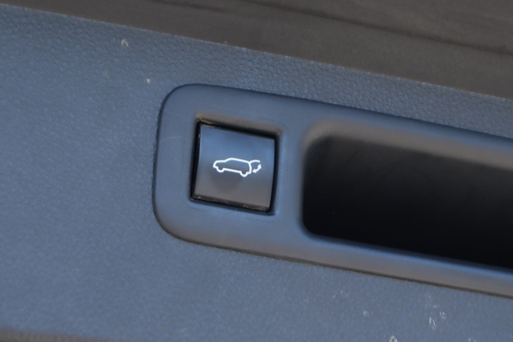 Used 2022 Toyota Highlander XLE AWD/4WD image 10