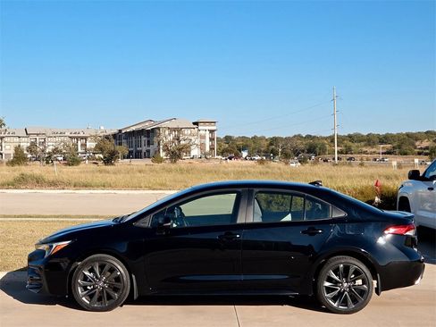 Used 2025 Toyota Corolla SE image 4