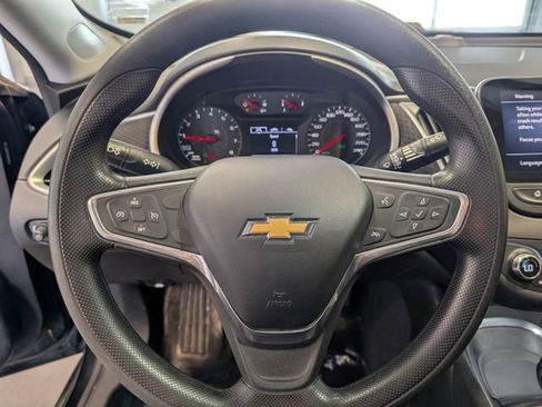 Used 2022 Chevrolet Malibu LT FWD image 17