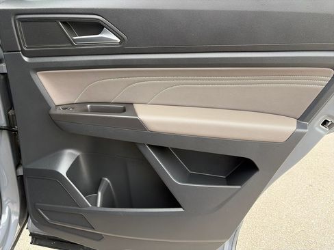 Used 2022 Volkswagen Atlas Cross Sport SEL image 32