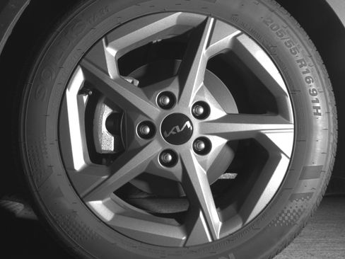 Used 2025 Kia K4 LXS image 12