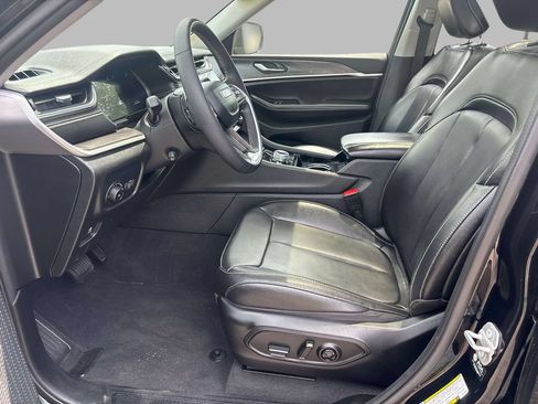 Used 2023 Jeep Grand Cherokee L Limited w/ Luxury Tech Group II AWD/4WD image 10
