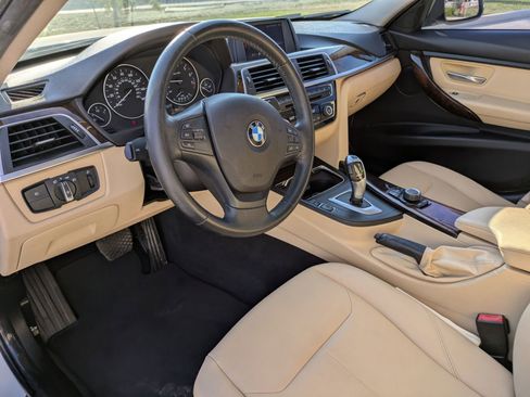 Used 2018 BMW 320i Sedan w/ Convenience Package image 9