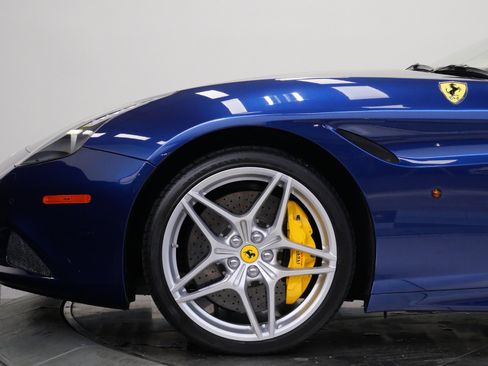 Used 2017 Ferrari California T RWD image 50