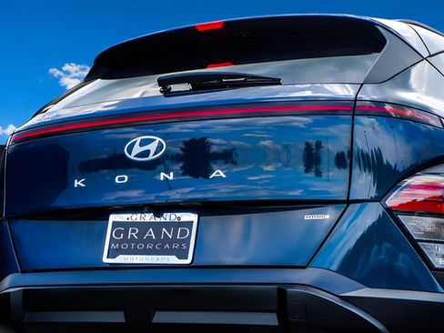 Used 2024 Hyundai Kona SEL AWD/4WD image 43