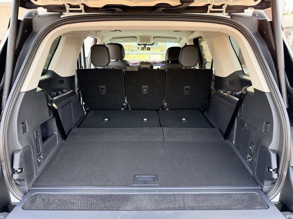 New 2027 Lincoln Navigator Premiere AWD/4WD image 27