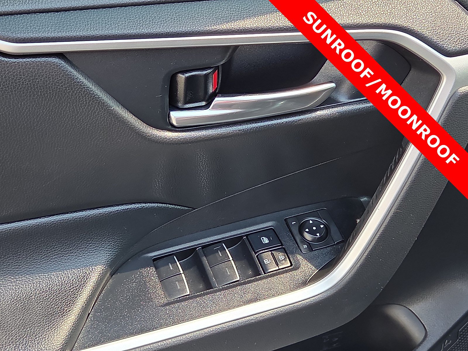 Used 2022 Toyota RAV4 XLE Premium FWD image 13