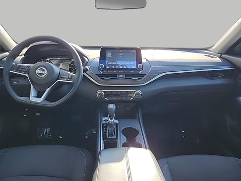 Used 2025 Nissan Altima 2.5 SV image 14