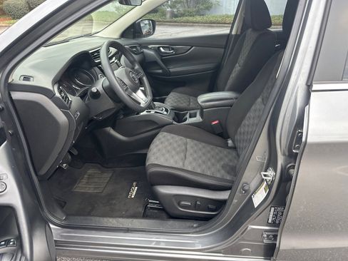 Used 2020 Nissan Rogue Sport SV image 9