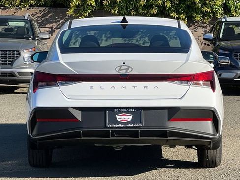 New 2026 Hyundai Elantra SE image 7
