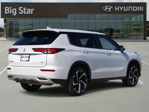 Used 2024 Mitsubishi Outlander SE image 4