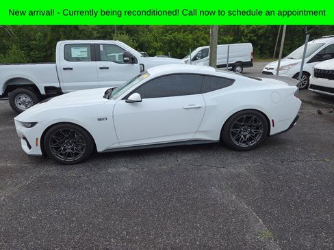 Used 2025 Ford Mustang GT RWD image 4