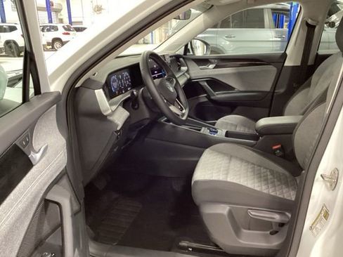 Certified 2025 Volkswagen Tiguan S image 9