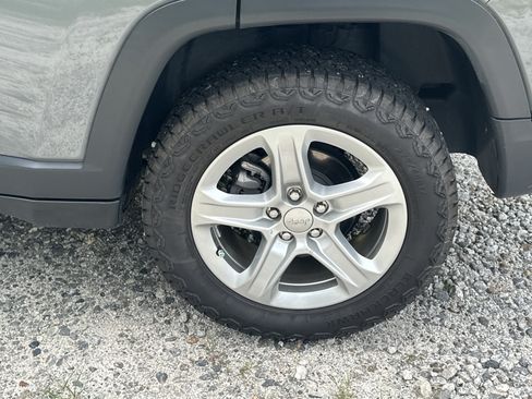 Used 2023 Jeep Compass Sport AWD/4WD image 19